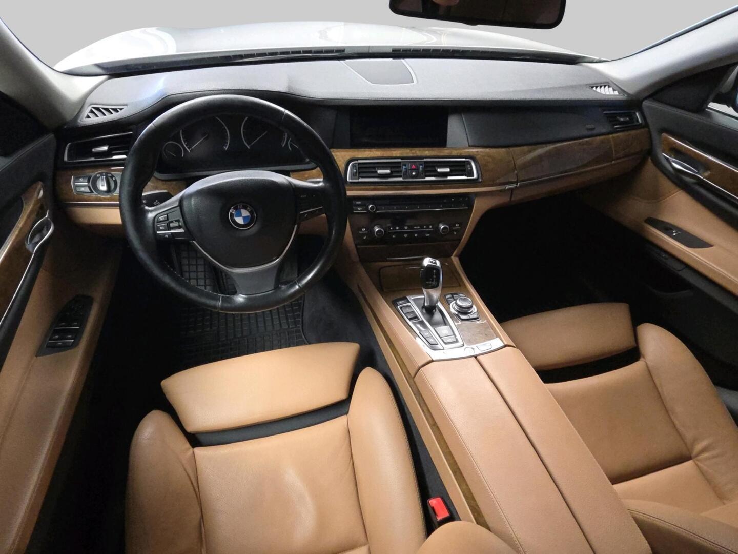 BMW 740 2011