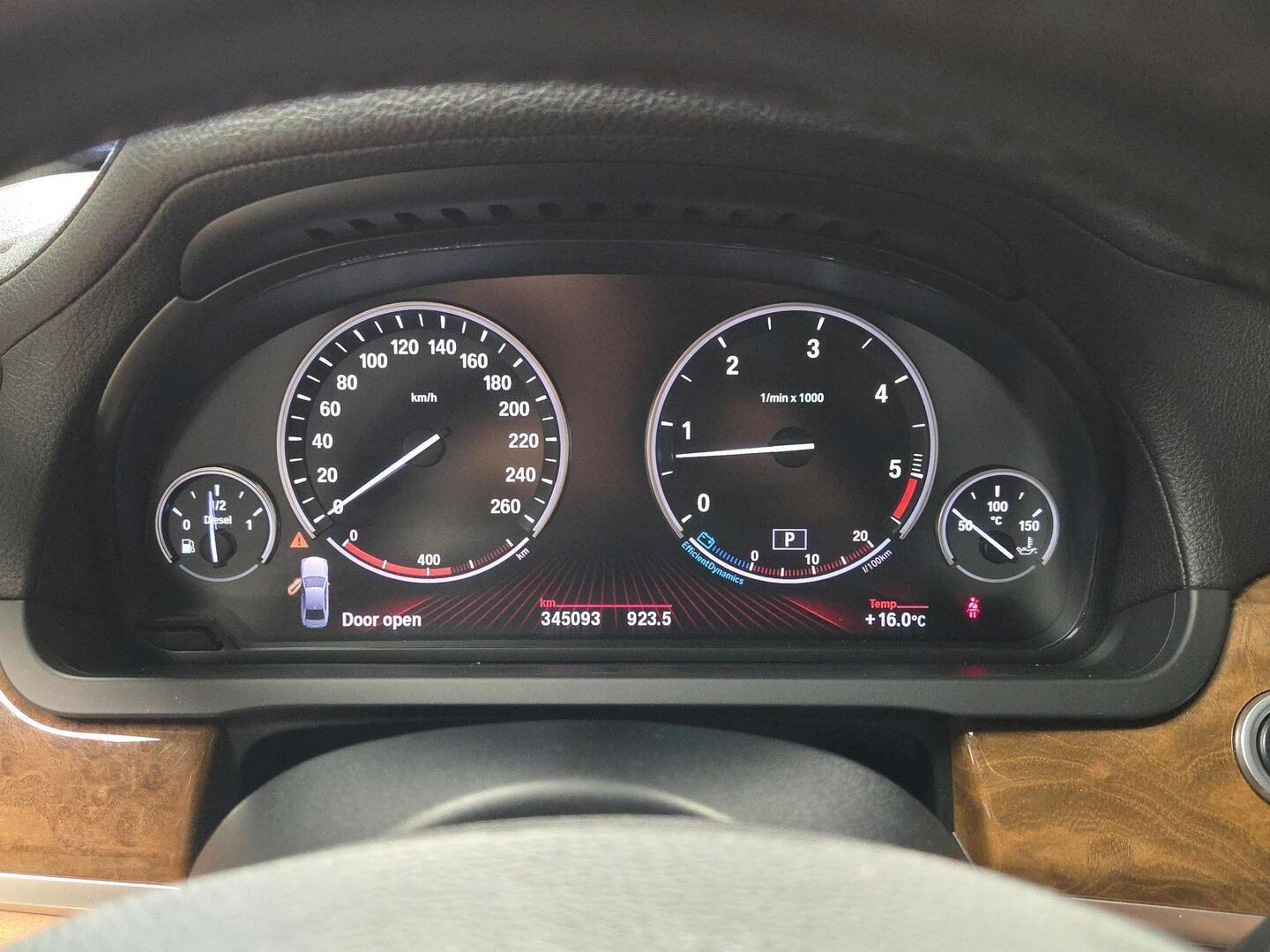 BMW 740 2011