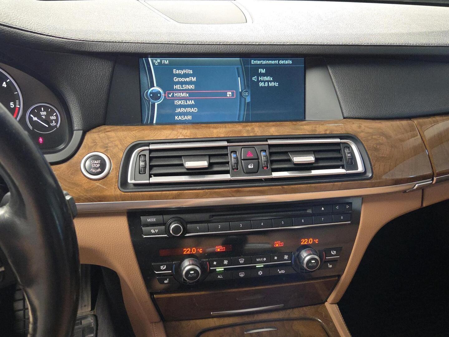 BMW 740 2011