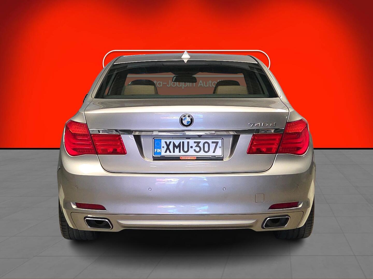 BMW 740 2011