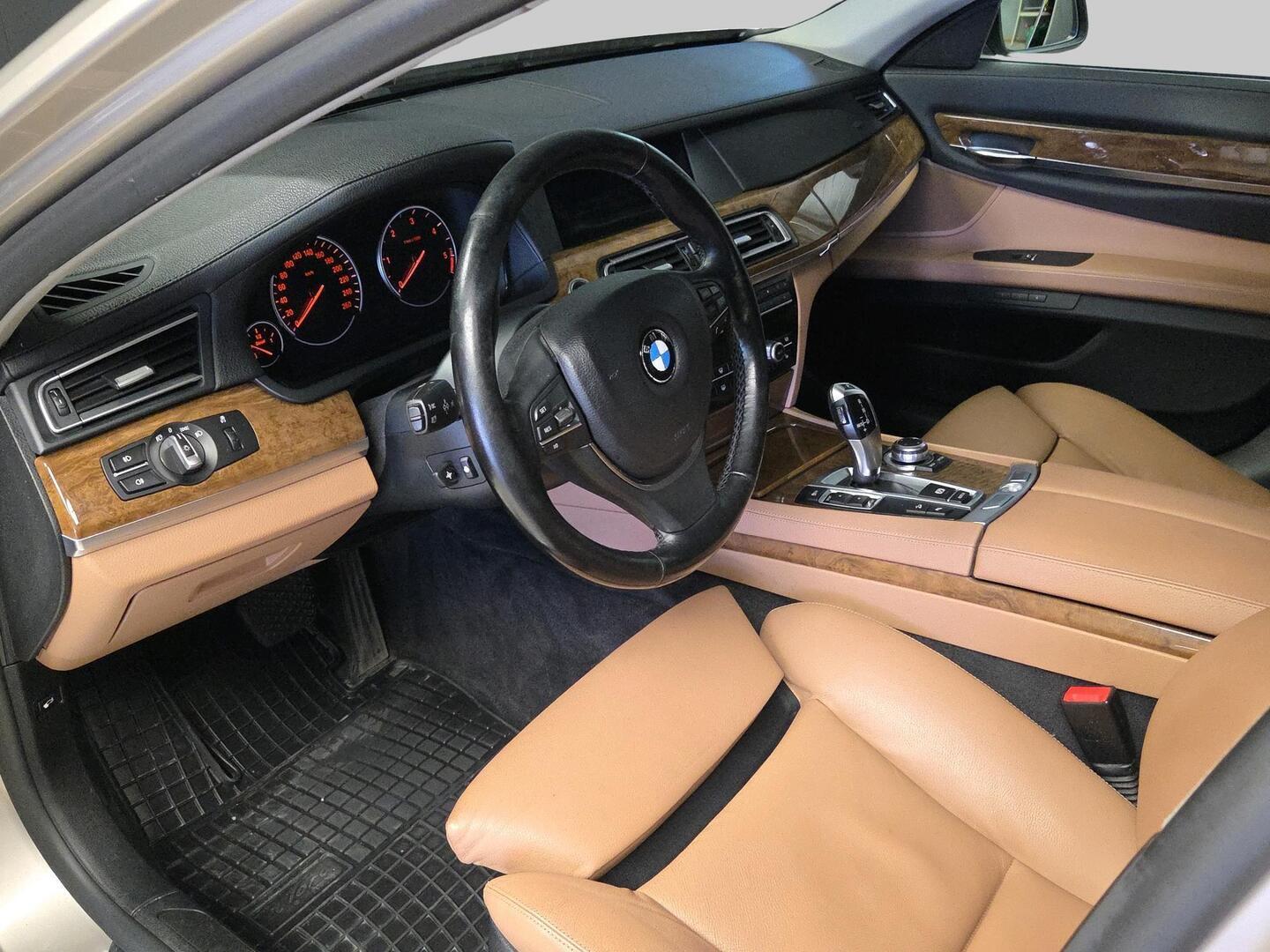 BMW 740 2011