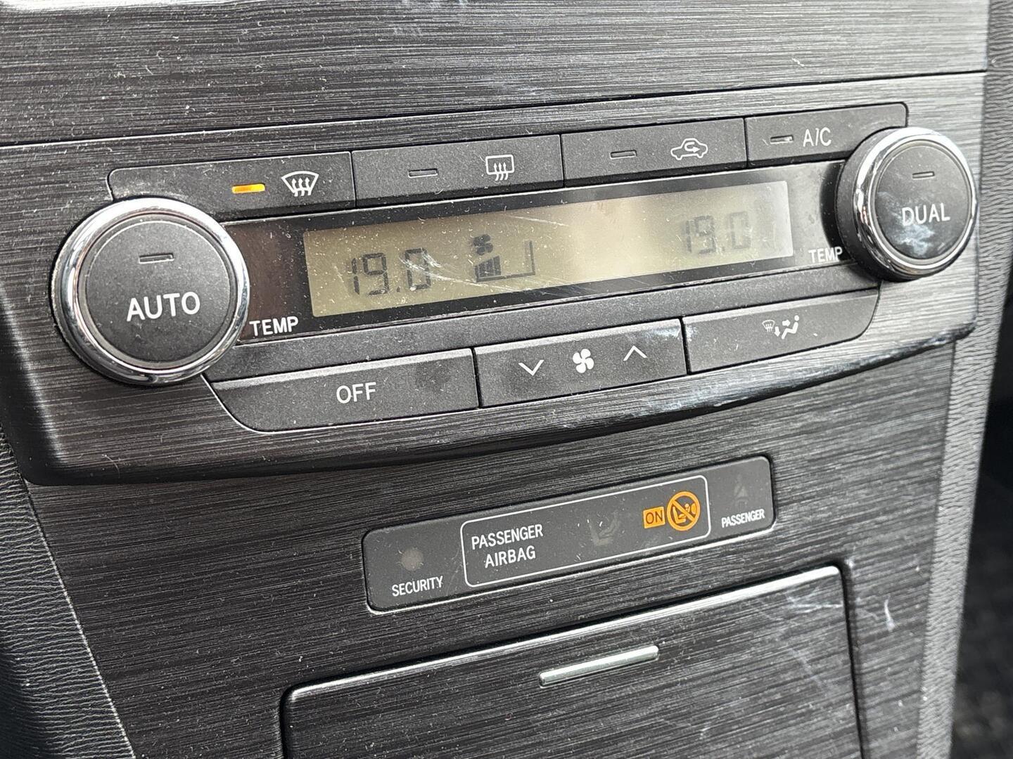 TOYOTA Avensis 2009