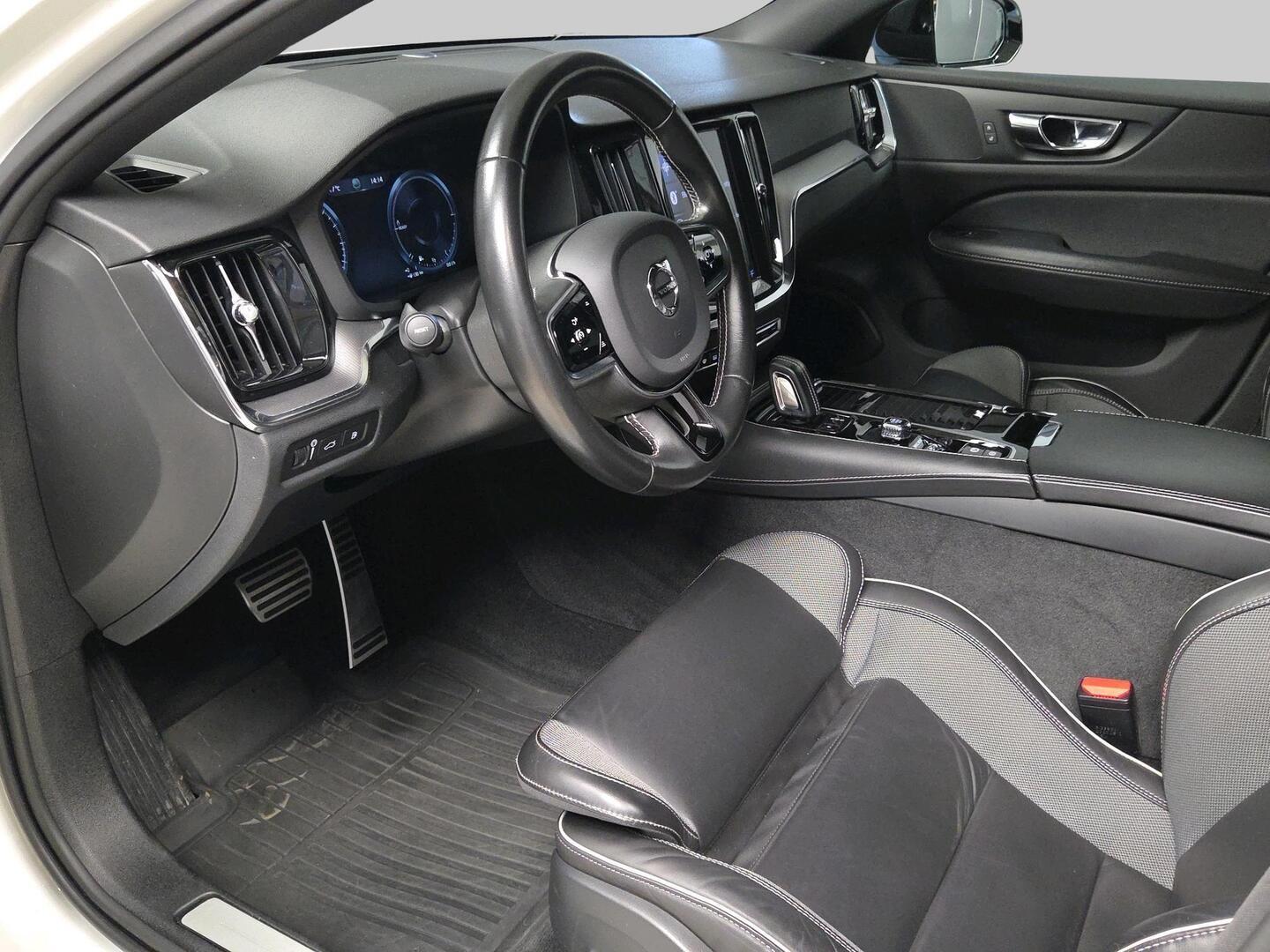 VOLVO V60 2021