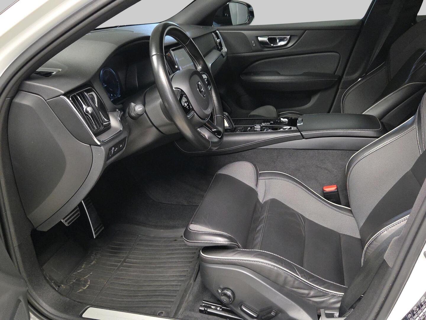 VOLVO V60 2021