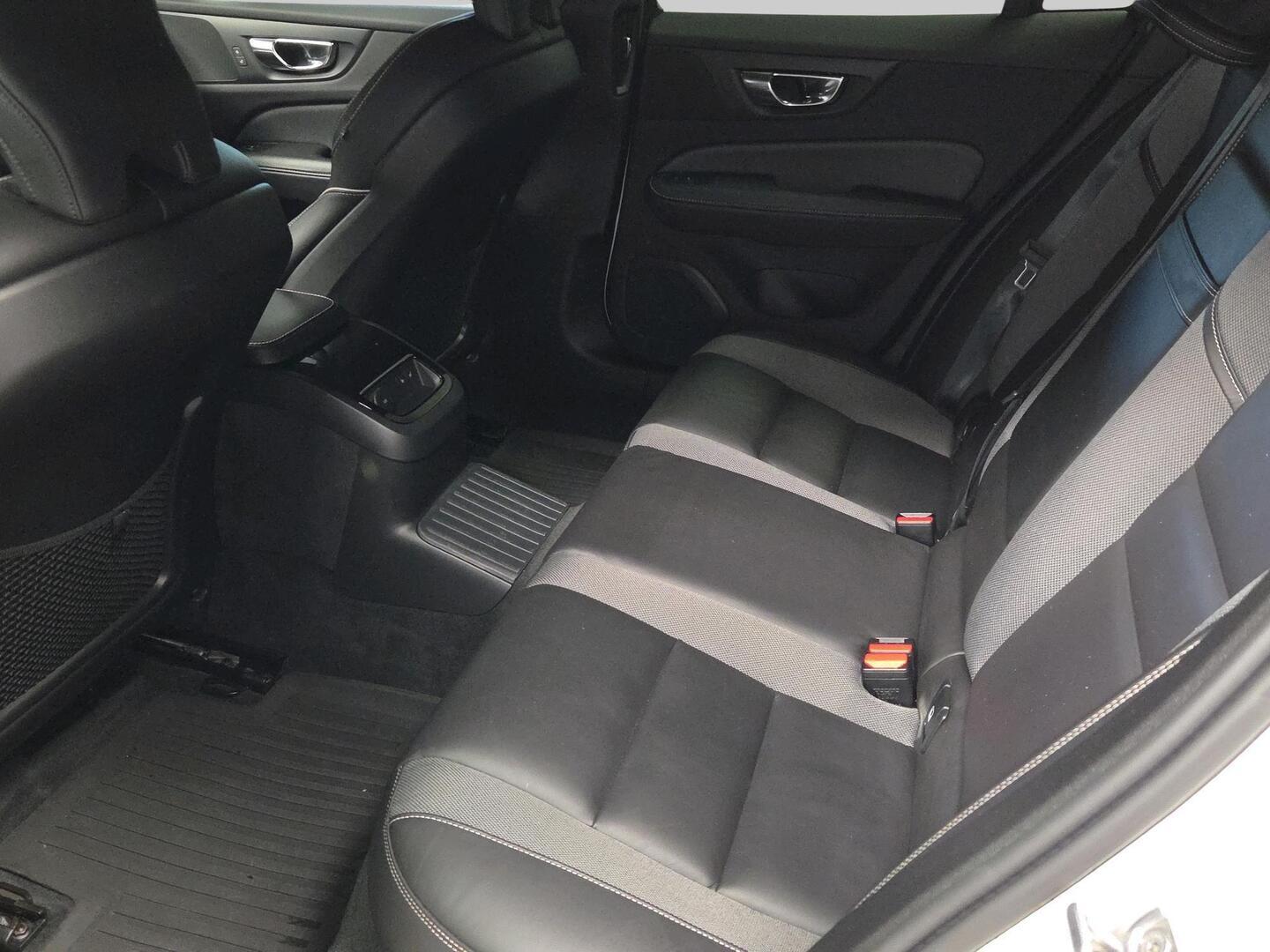 VOLVO V60 2021