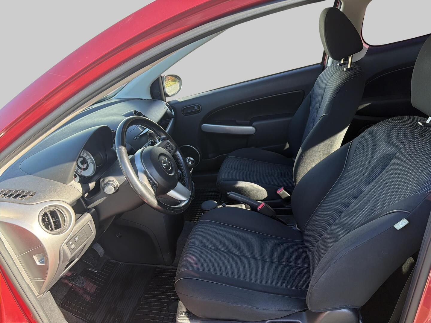 MAZDA 2 2009