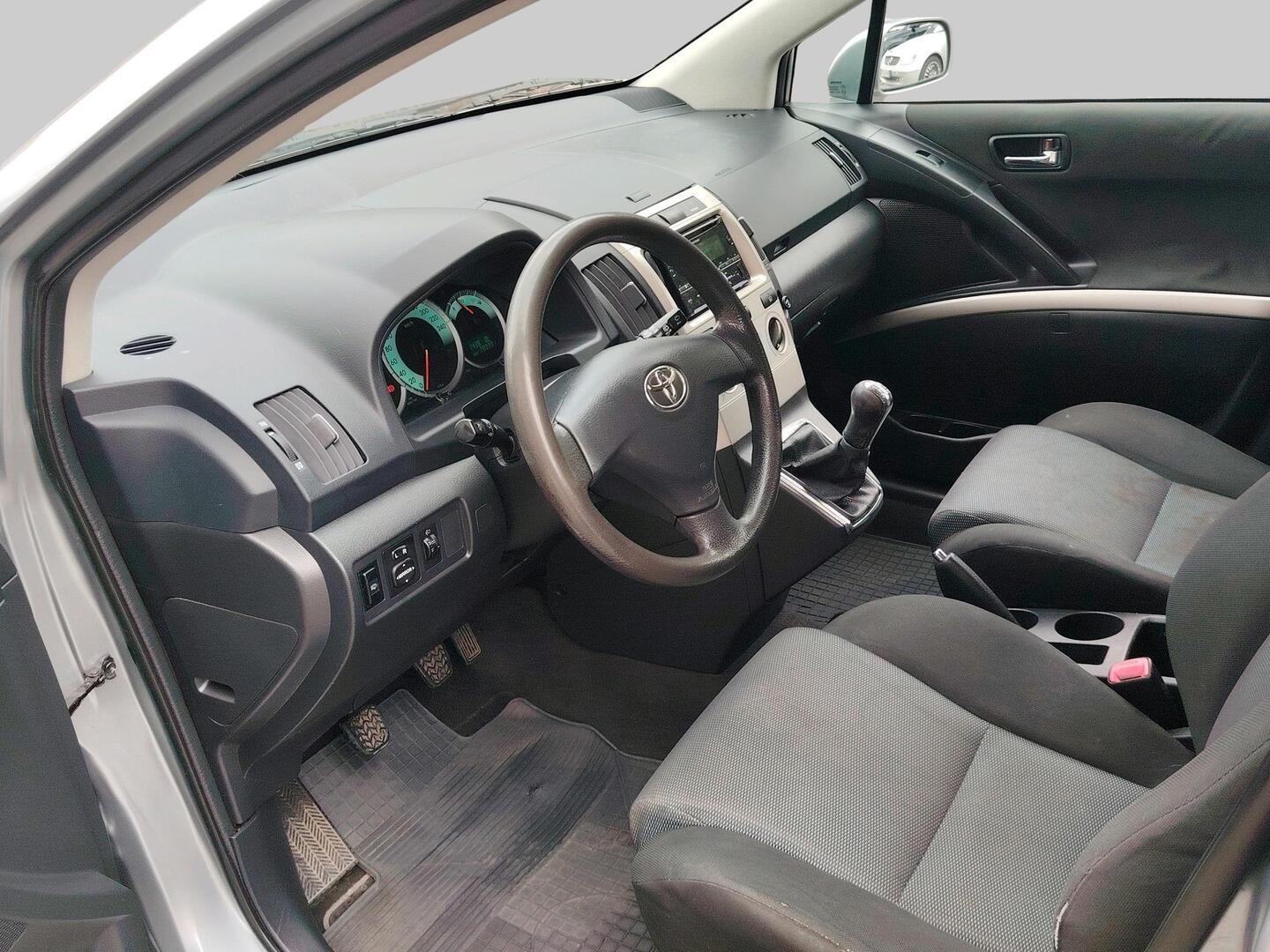 TOYOTA Corolla Verso 2009