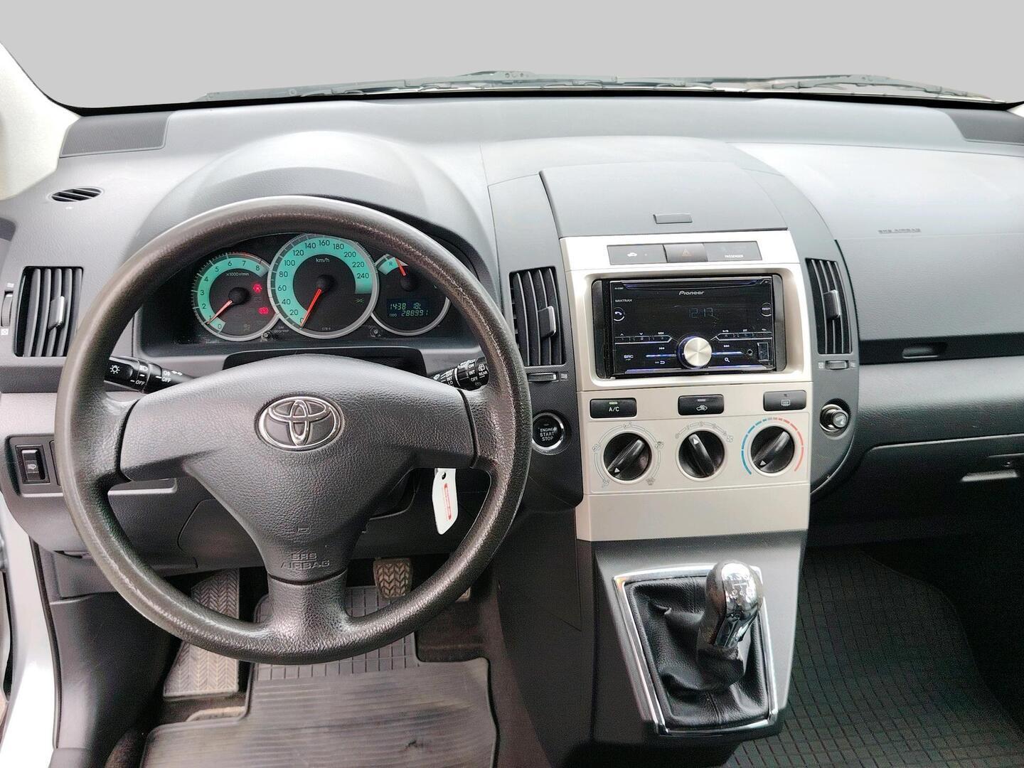 TOYOTA Corolla Verso 2009