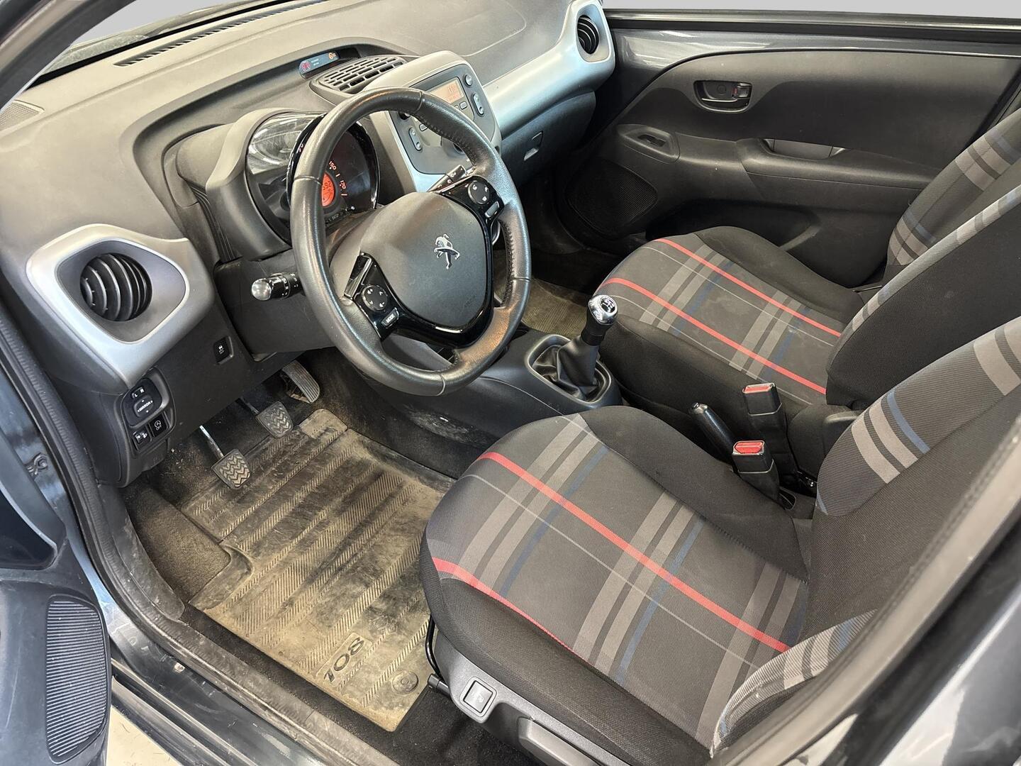 PEUGEOT 108 2015