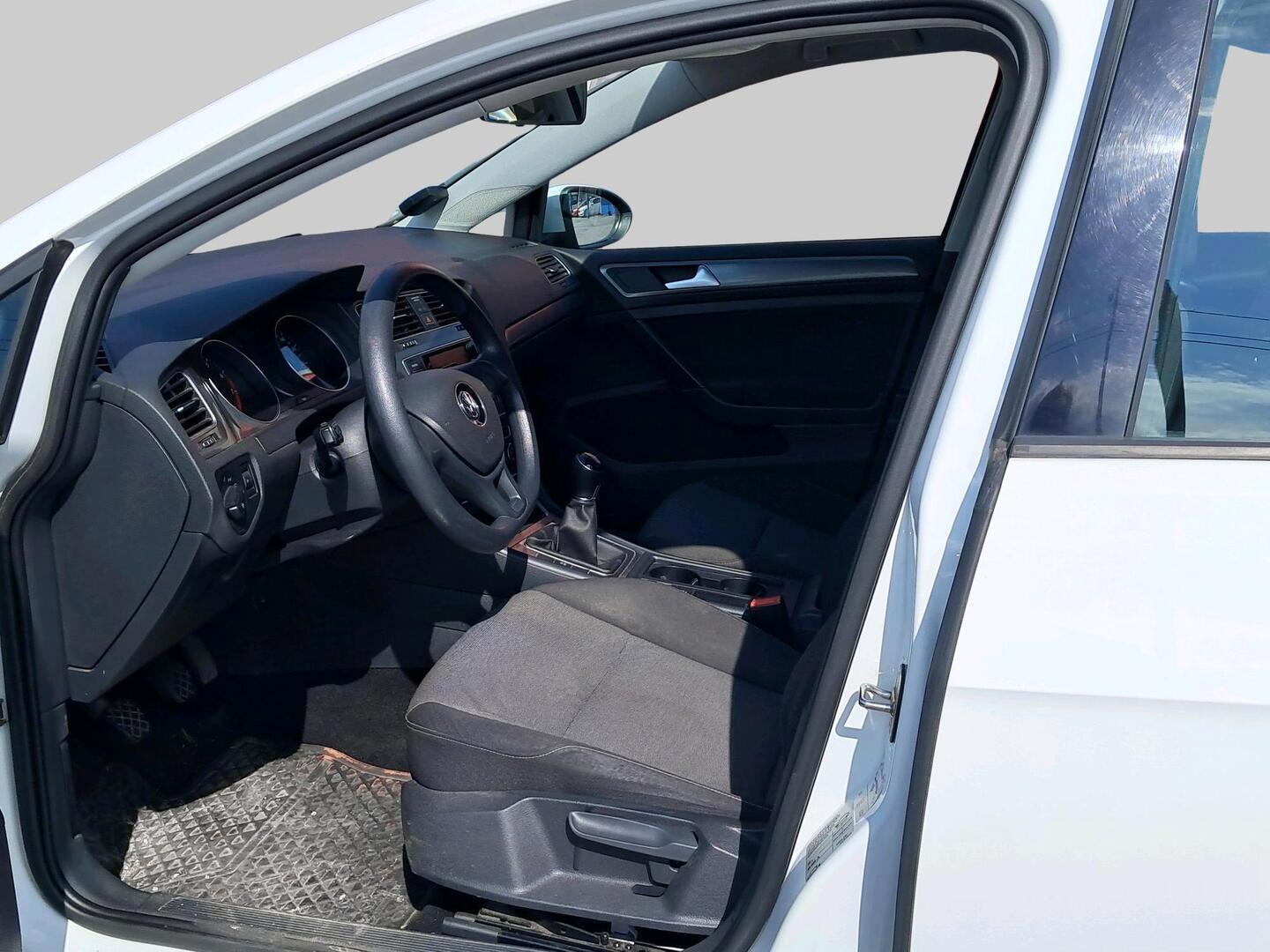 VOLKSWAGEN Golf 2014