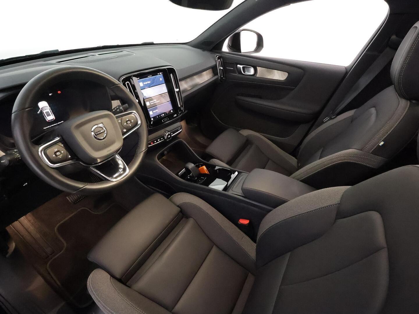 VOLVO XC40 2023