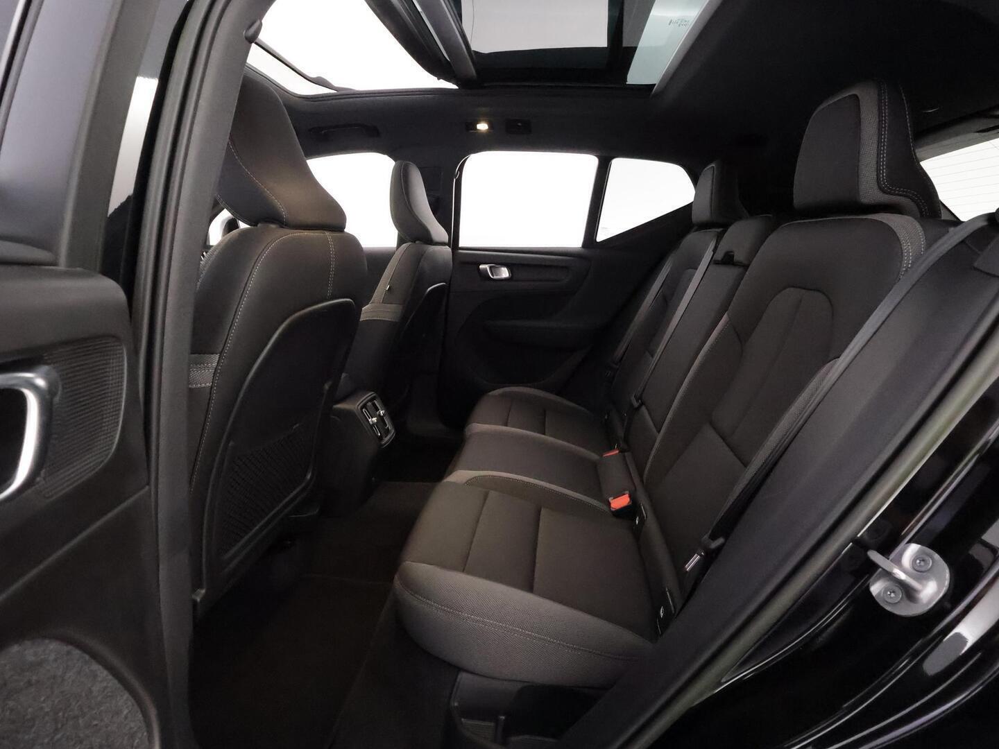 VOLVO XC40 2023