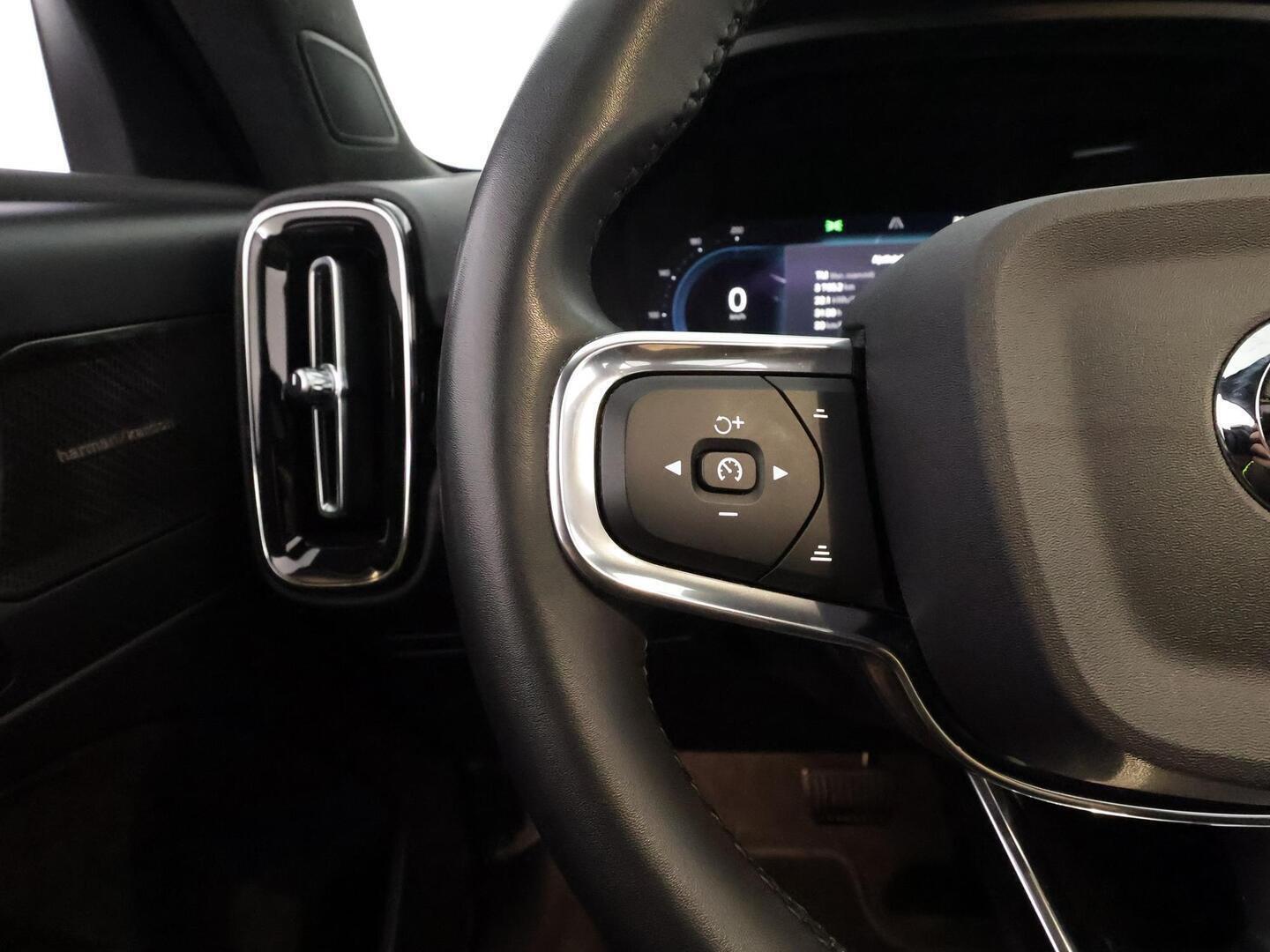 VOLVO XC40 2023