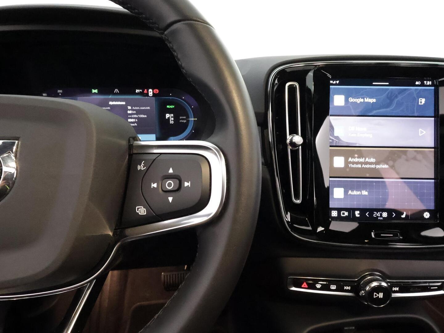 VOLVO XC40 2023