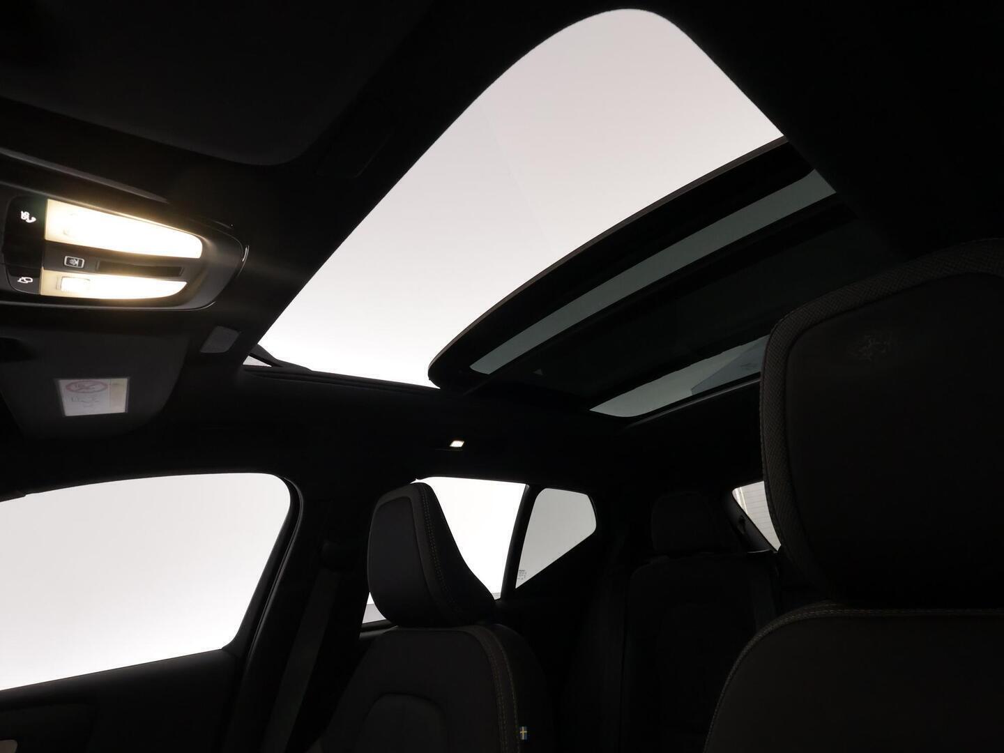 VOLVO XC40 2023