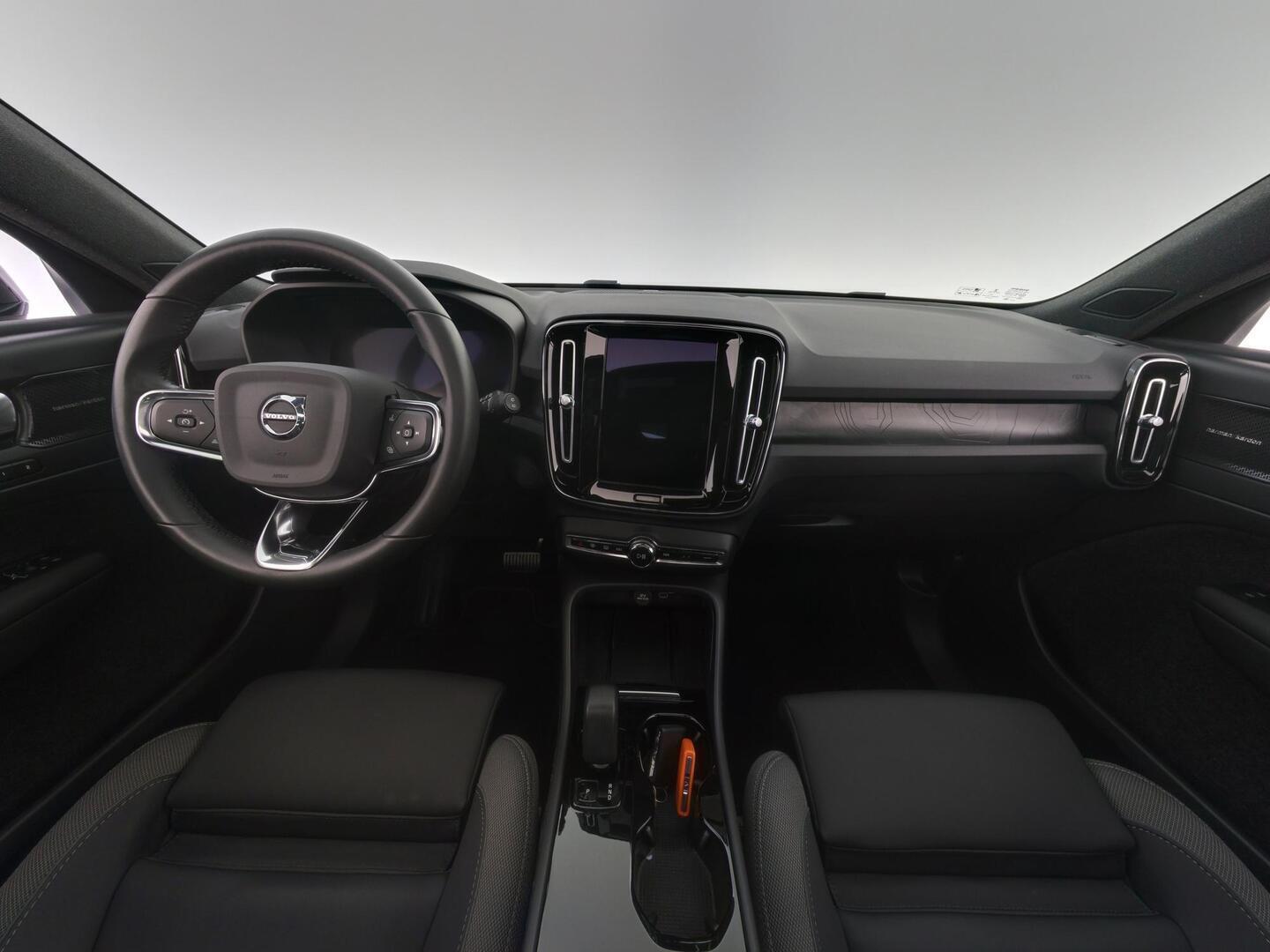 VOLVO XC40 2023
