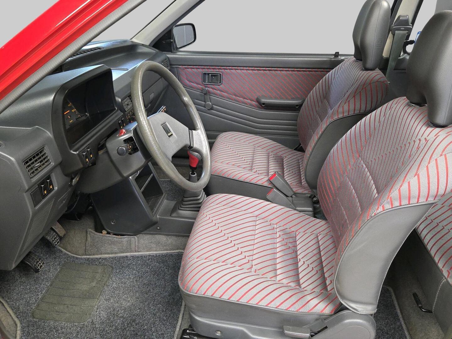 MAZDA 121 1988
