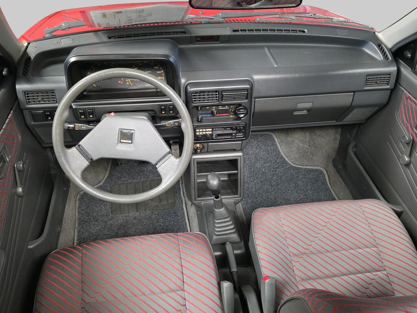 MAZDA 121 1988