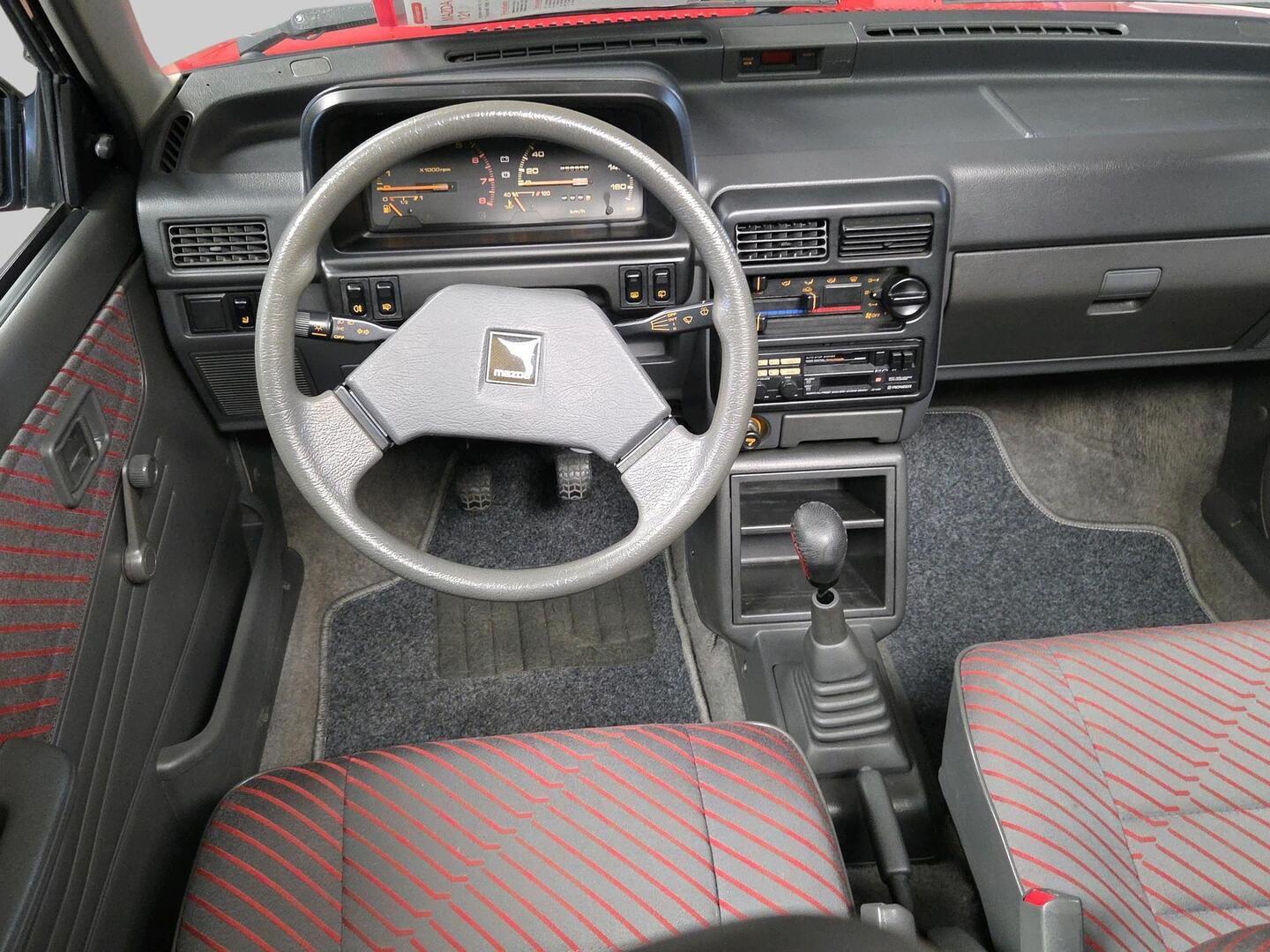 MAZDA 121 1988