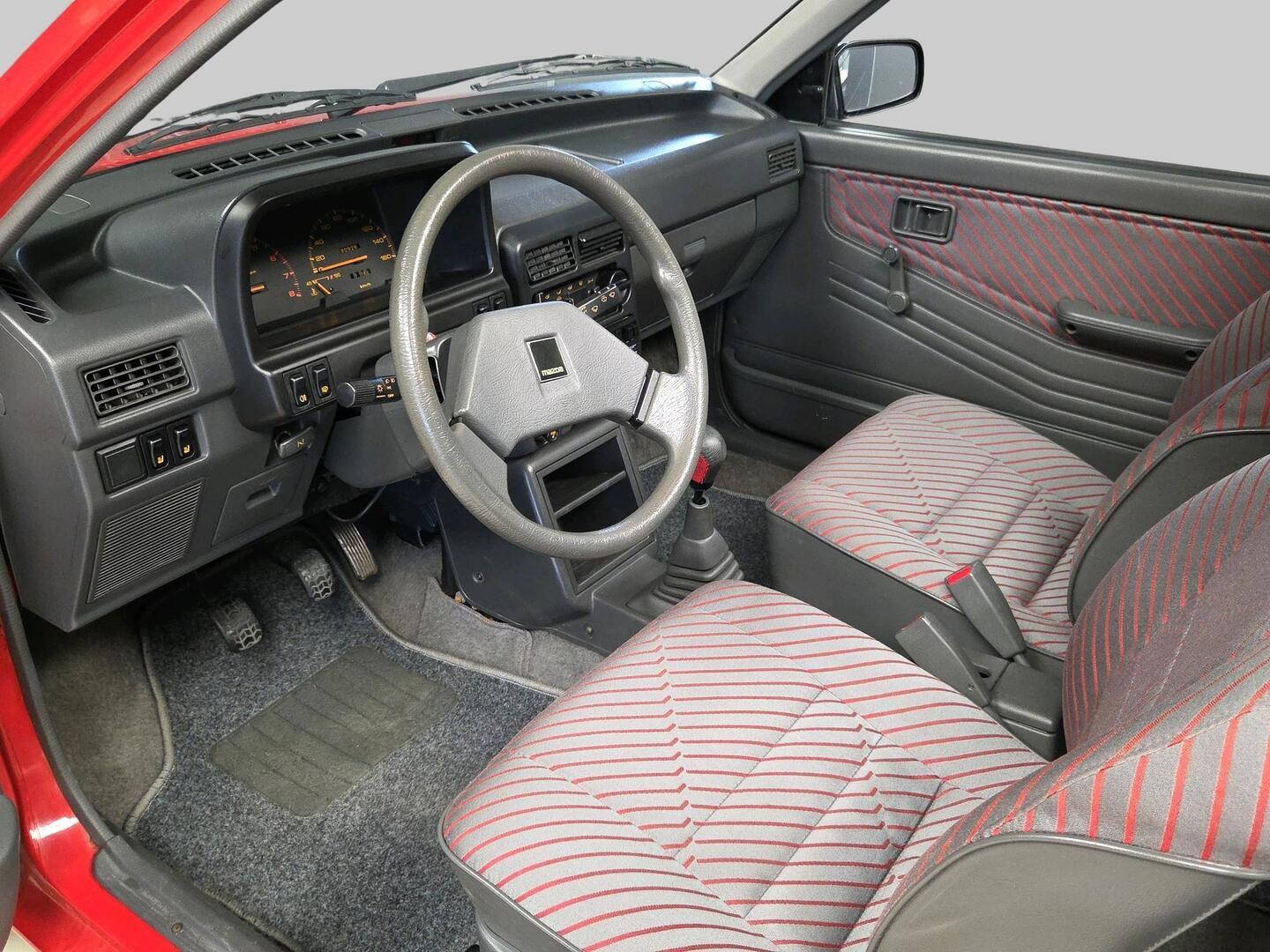 MAZDA 121 1988