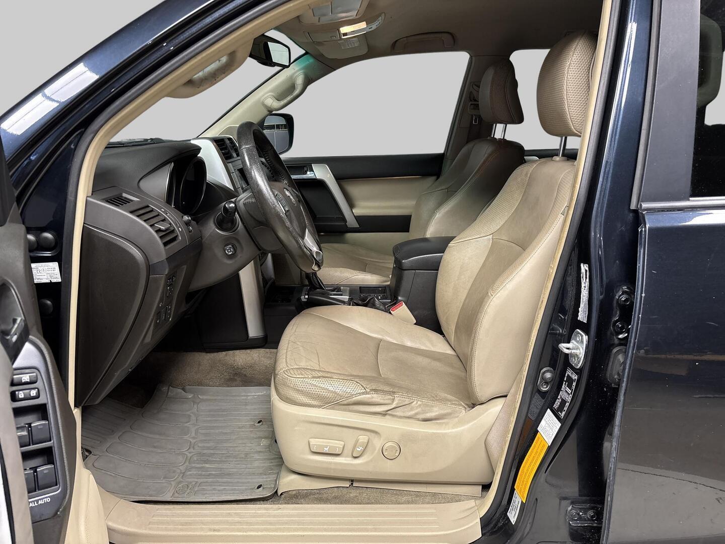 TOYOTA Land Cruiser 2010