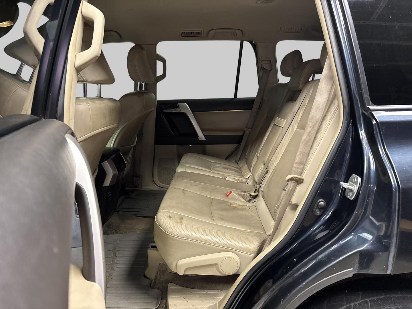 TOYOTA Land Cruiser 2010