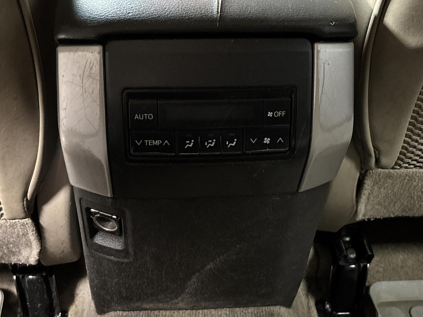 TOYOTA Land Cruiser 2010