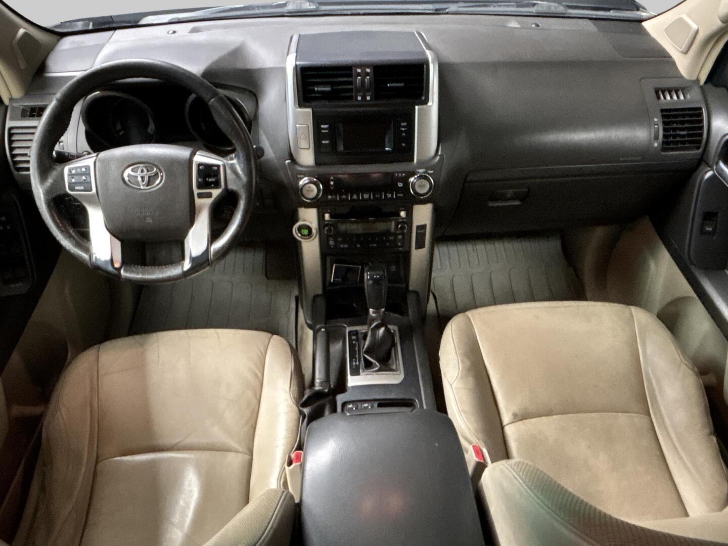TOYOTA Land Cruiser 2010