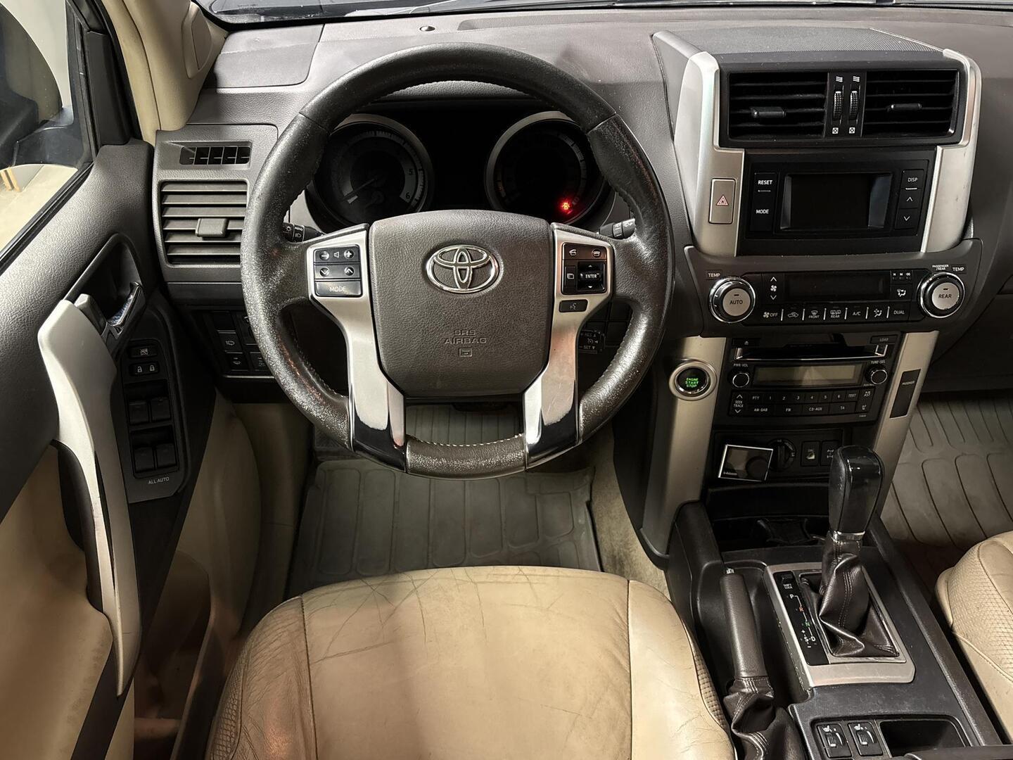 TOYOTA Land Cruiser 2010