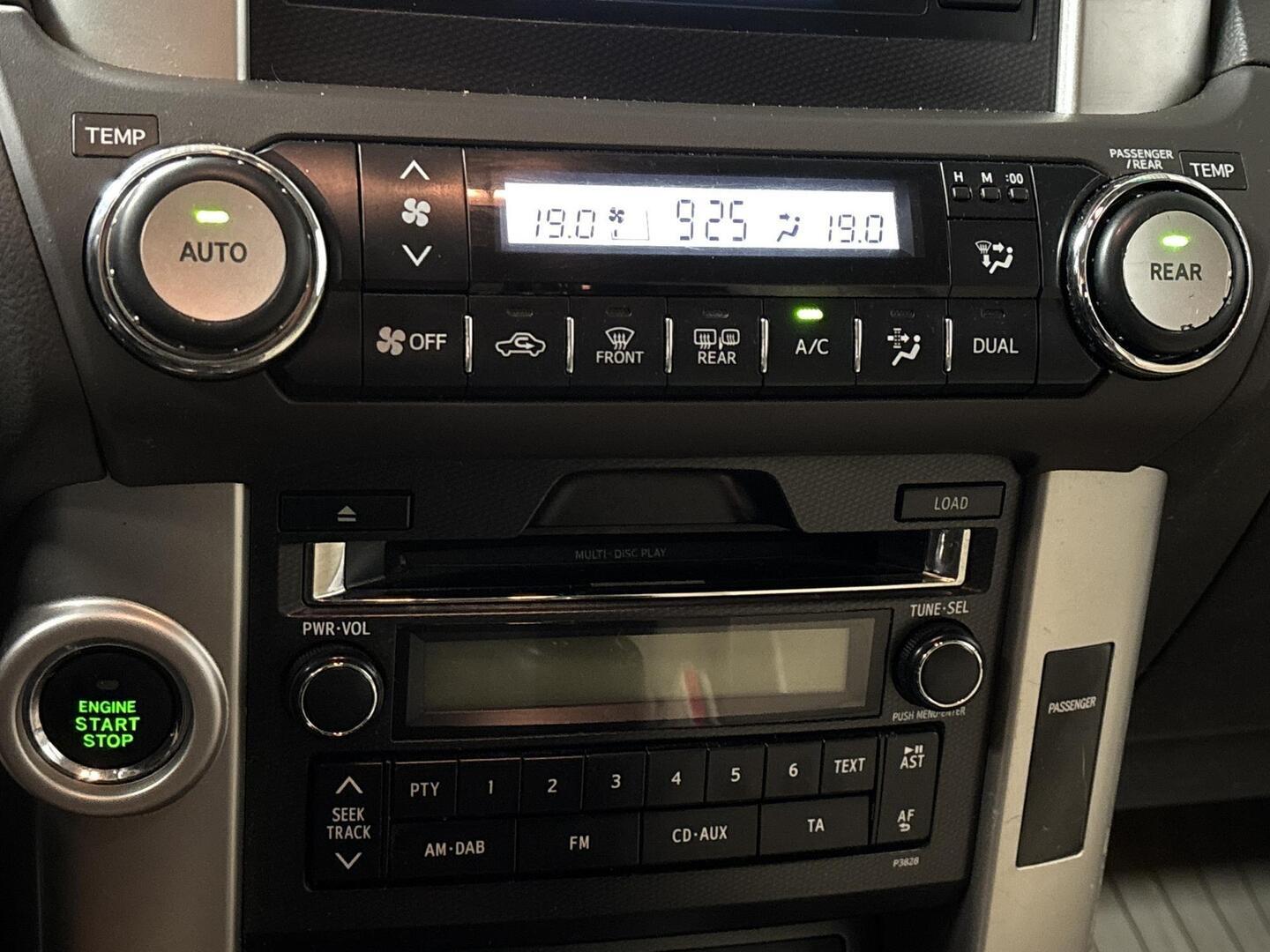 TOYOTA Land Cruiser 2010