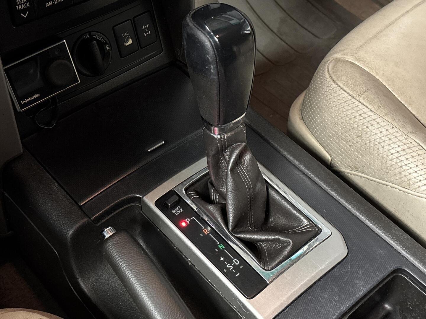 TOYOTA Land Cruiser 2010
