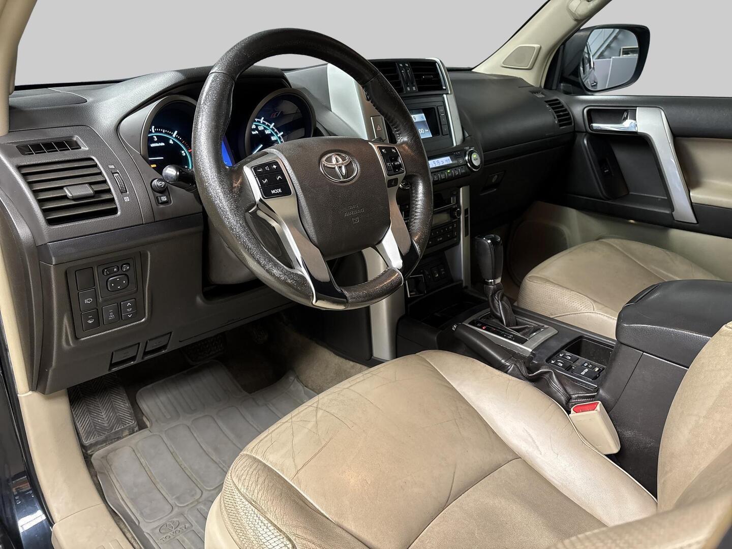 TOYOTA Land Cruiser 2010