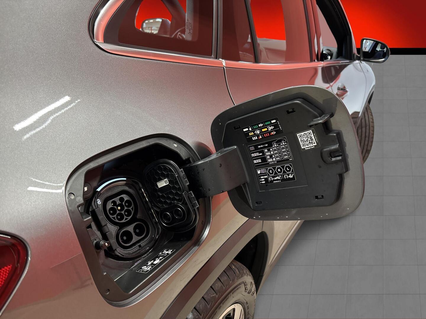 MERCEDES-BENZ EQA 2022