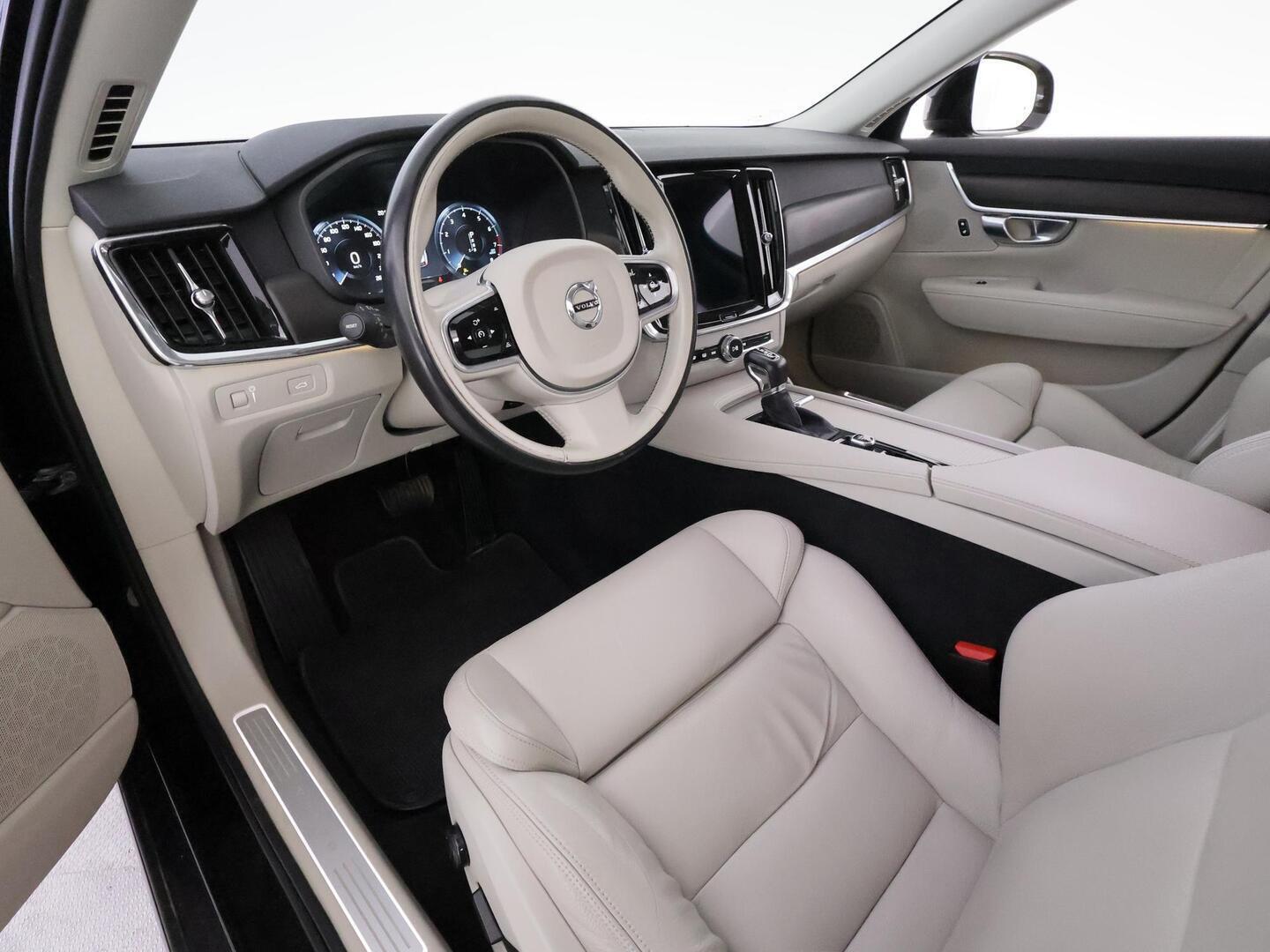 VOLVO V90 CROSS COUNTRY 2017