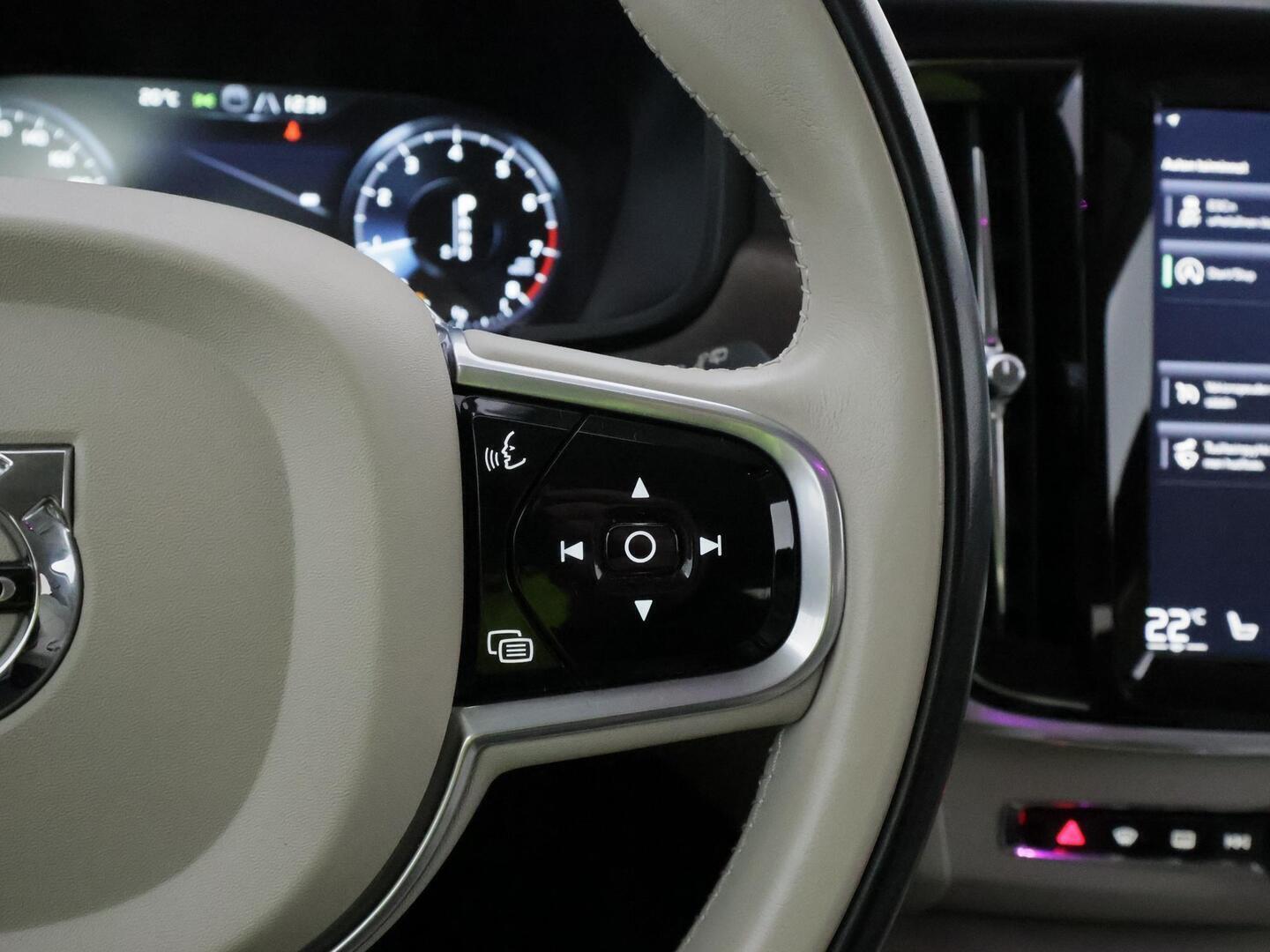 VOLVO V90 CROSS COUNTRY 2017