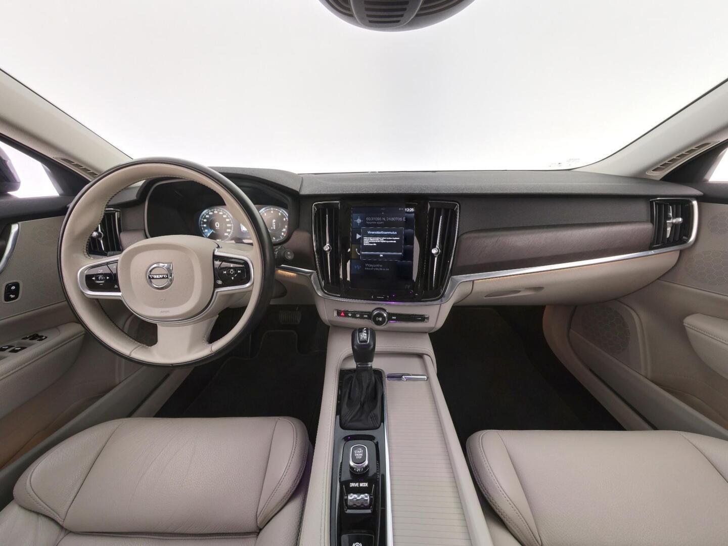 VOLVO V90 CROSS COUNTRY 2017
