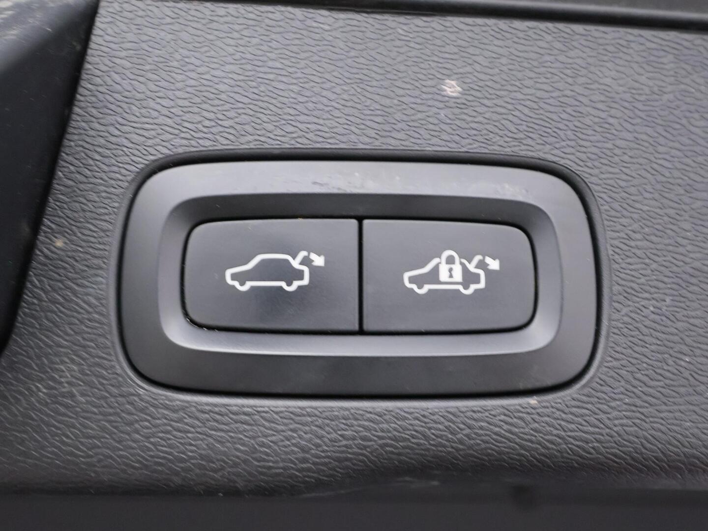 VOLVO XC60 2018
