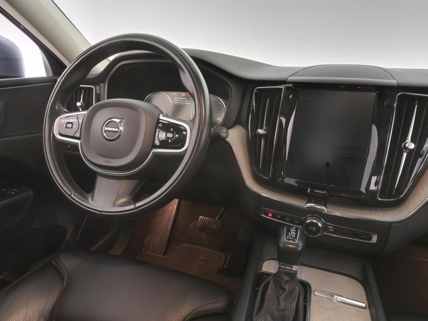 VOLVO XC60 2018