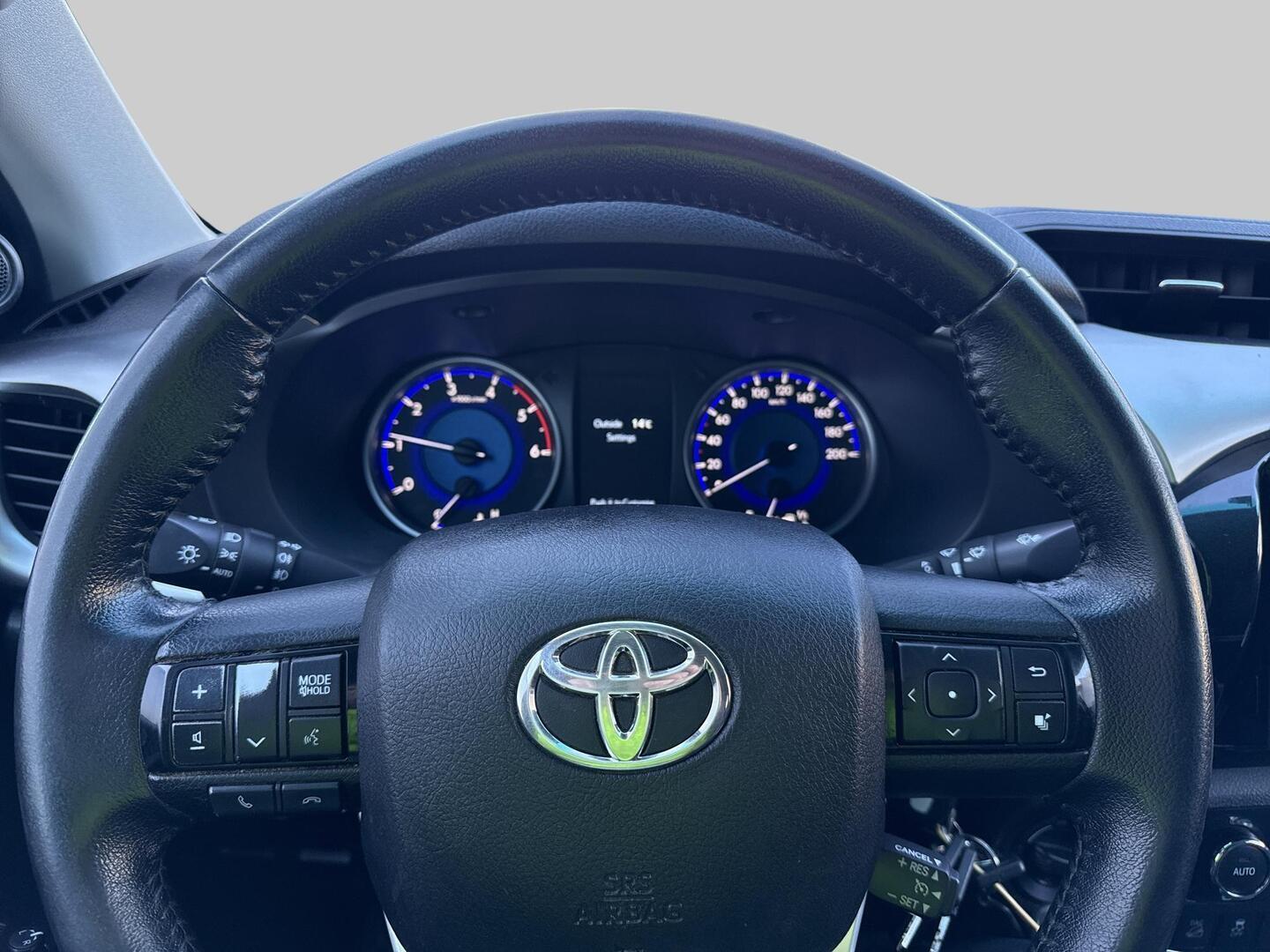 TOYOTA HILUX 2020