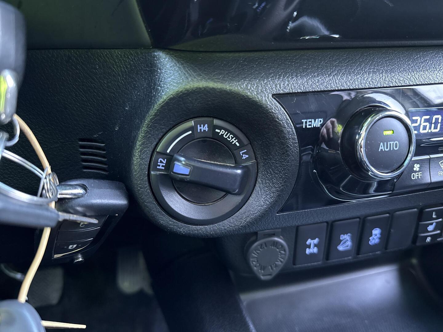 TOYOTA HILUX 2020