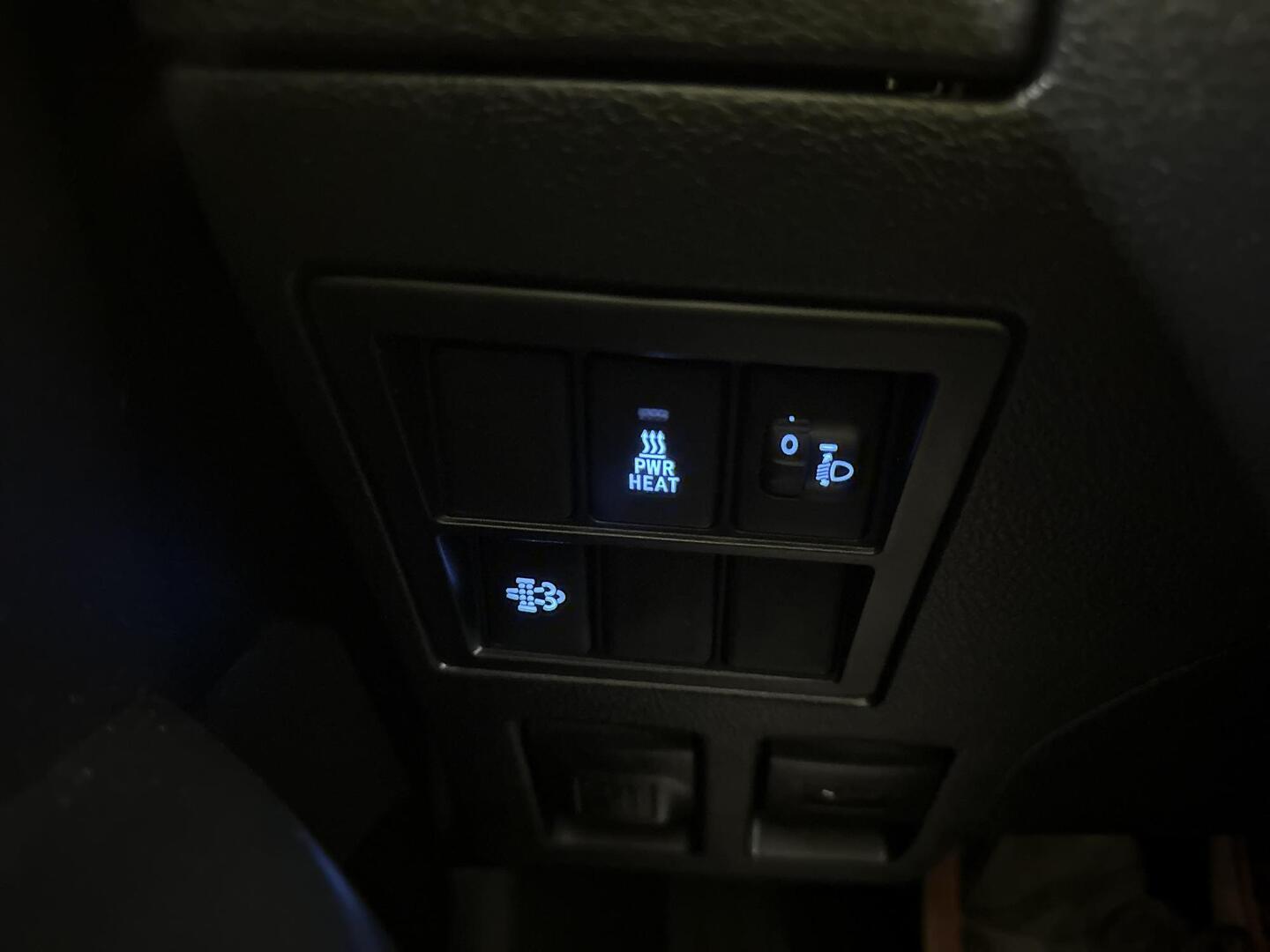 TOYOTA HILUX 2023