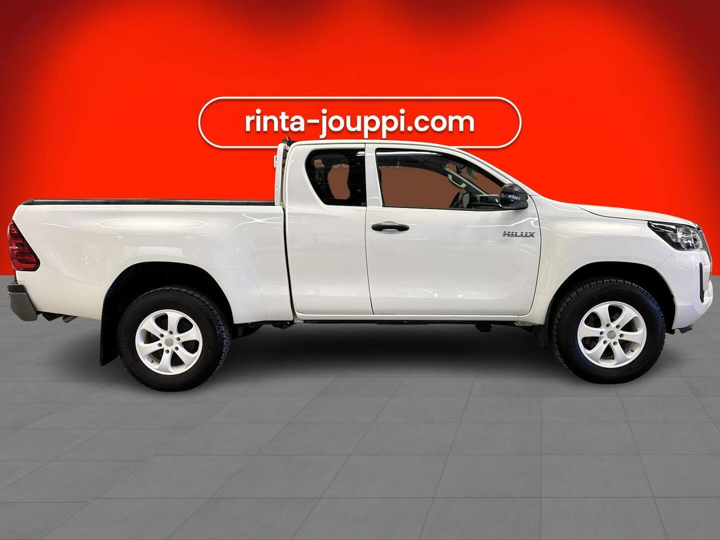 TOYOTA HILUX 2023