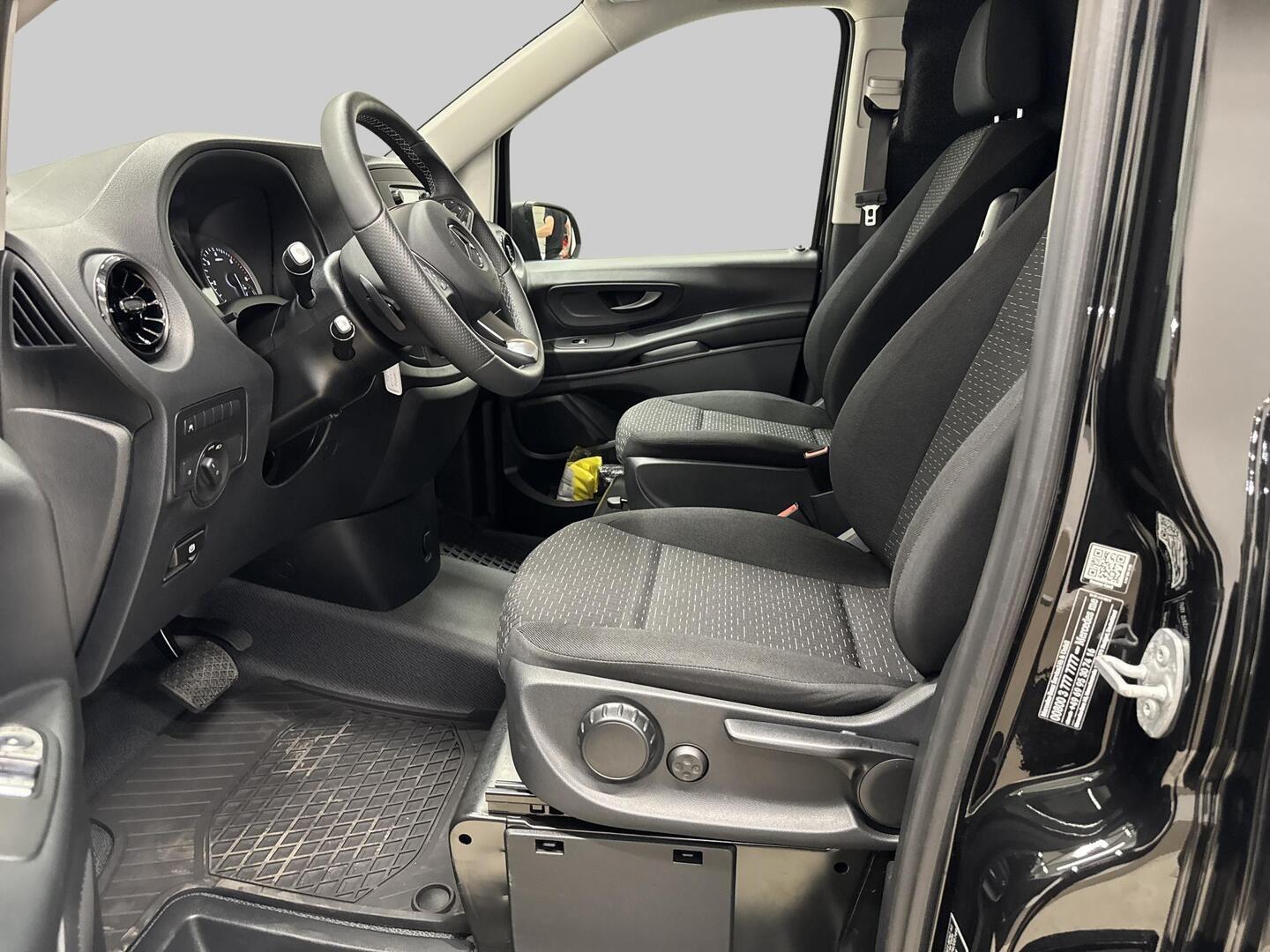 MERCEDES-BENZ VITO 2023