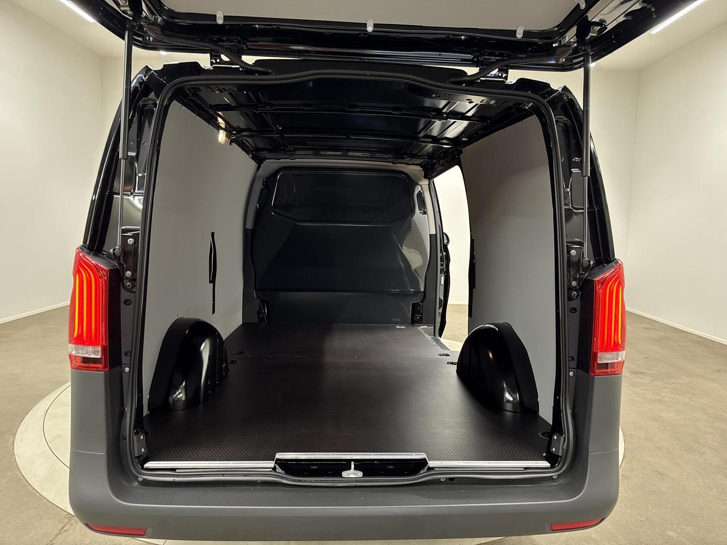 MERCEDES-BENZ VITO 2023