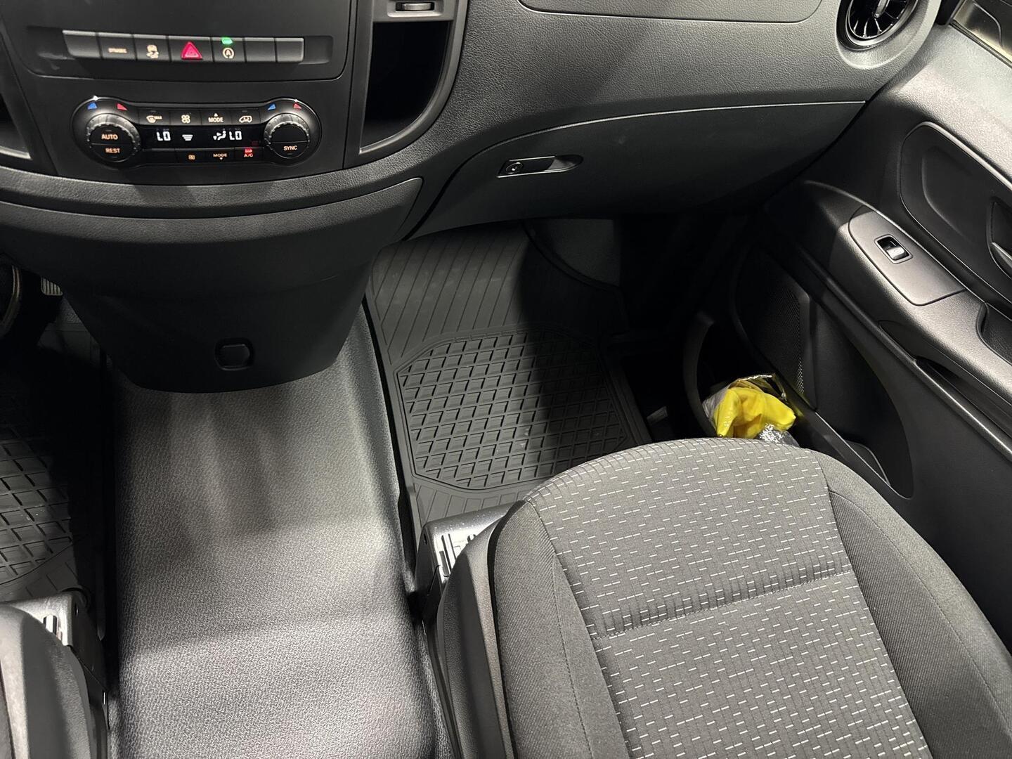 MERCEDES-BENZ VITO 2023