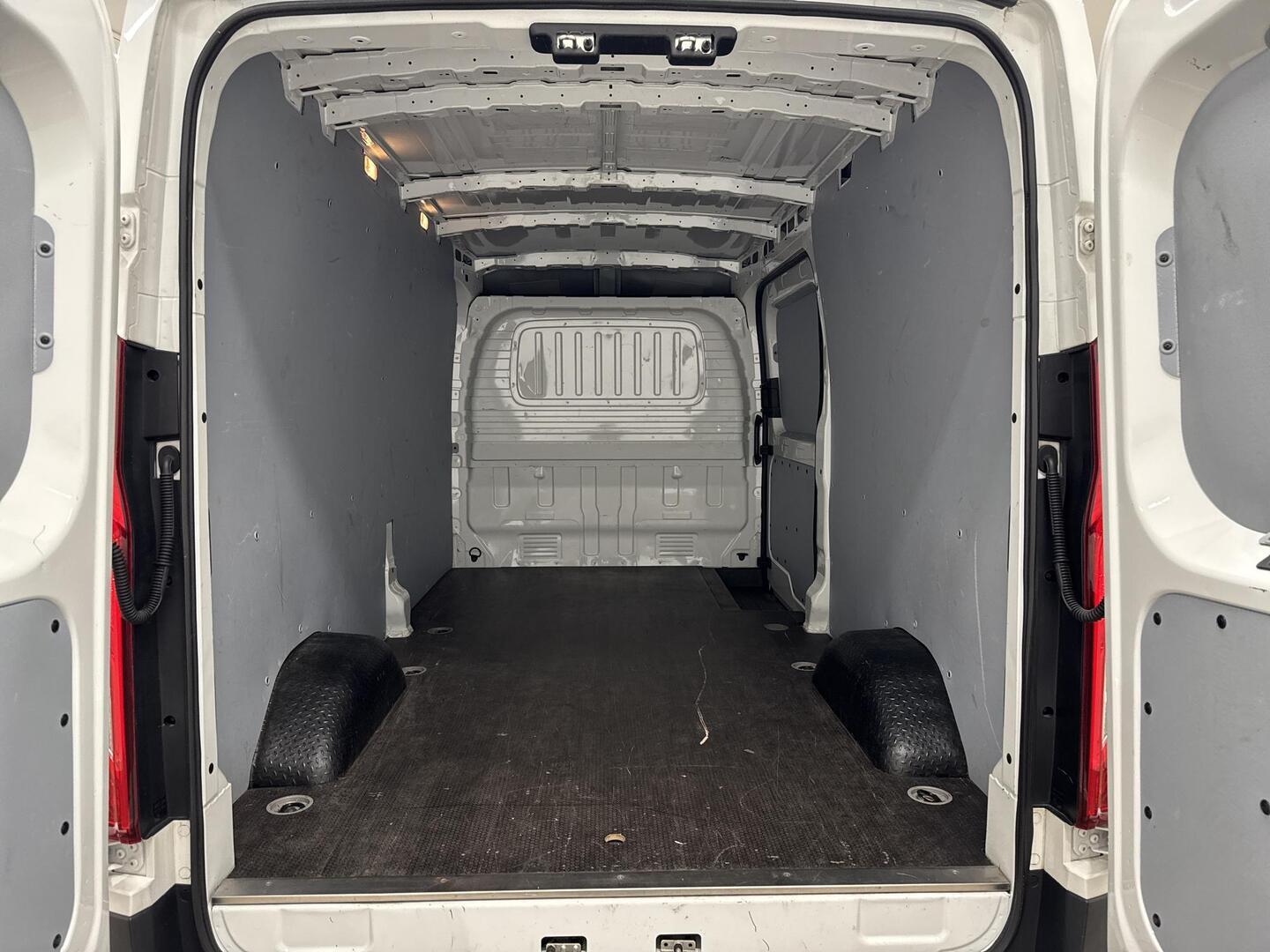 MAXUS DELIVER 9 2022