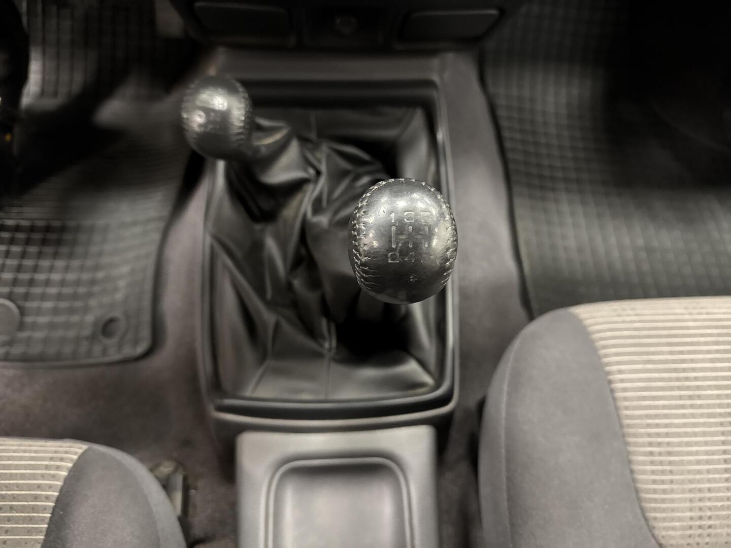 NISSAN NP300 2008