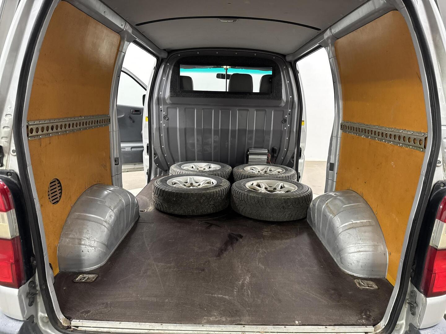 TOYOTA Hiace 2005