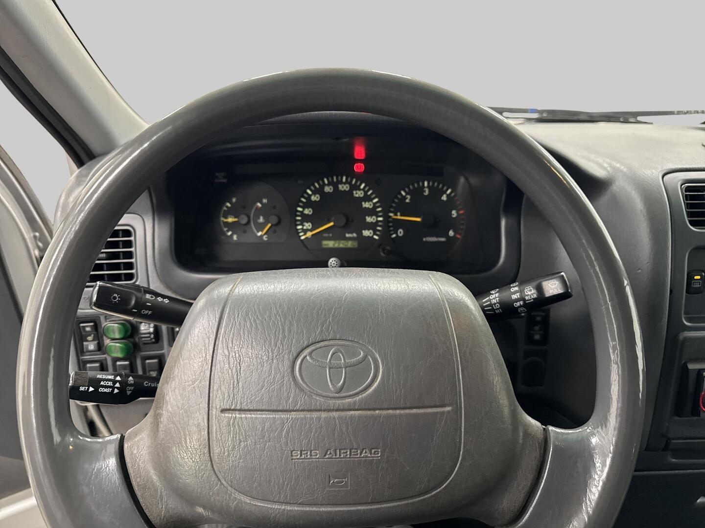 TOYOTA Hiace 2005