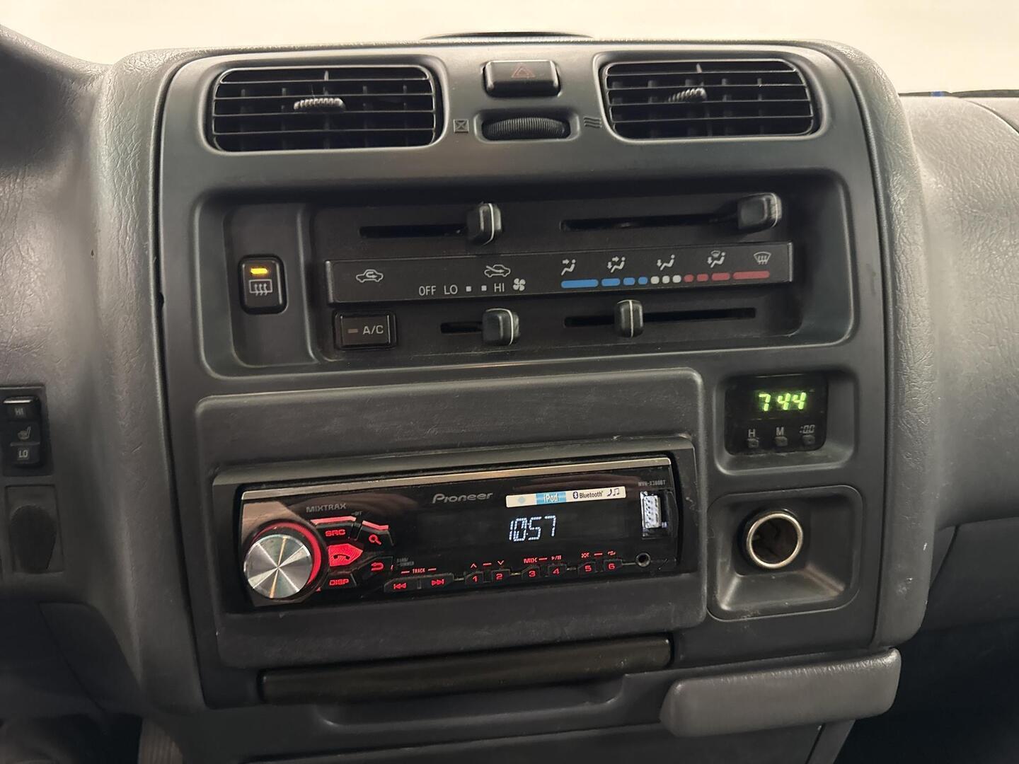 TOYOTA Hiace 2005